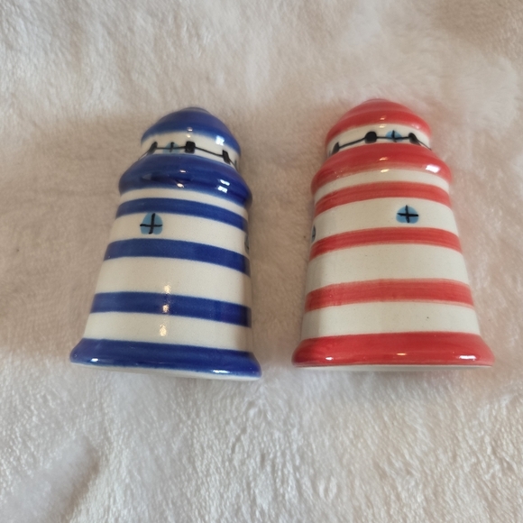 Vintage Lighthouse Salt & Pepper Shakers Red & White, Blue & White - Picture 3 of 8
